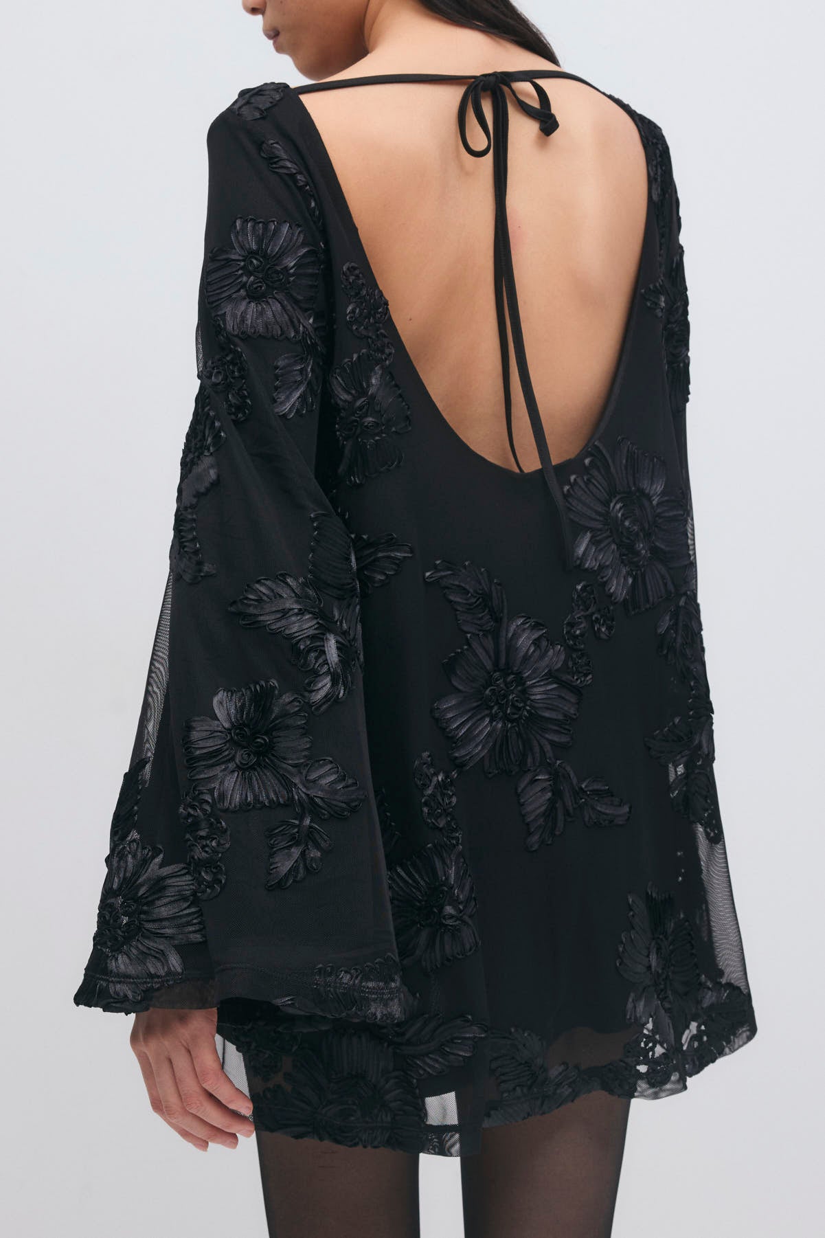 Gina Tricot / Wide flowy mini dress / Black