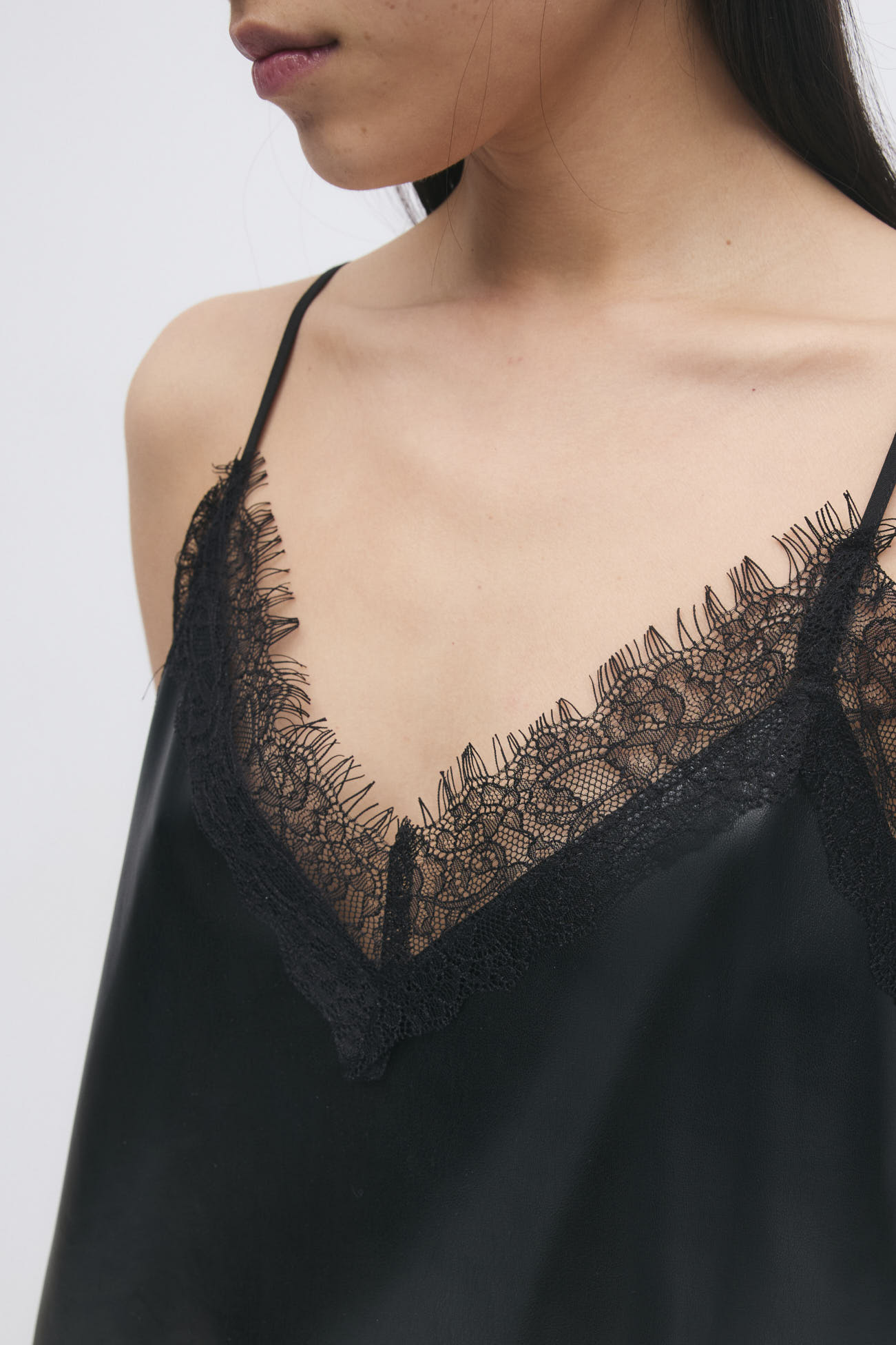 Gina Tricot / Lace detail pu dress / Black