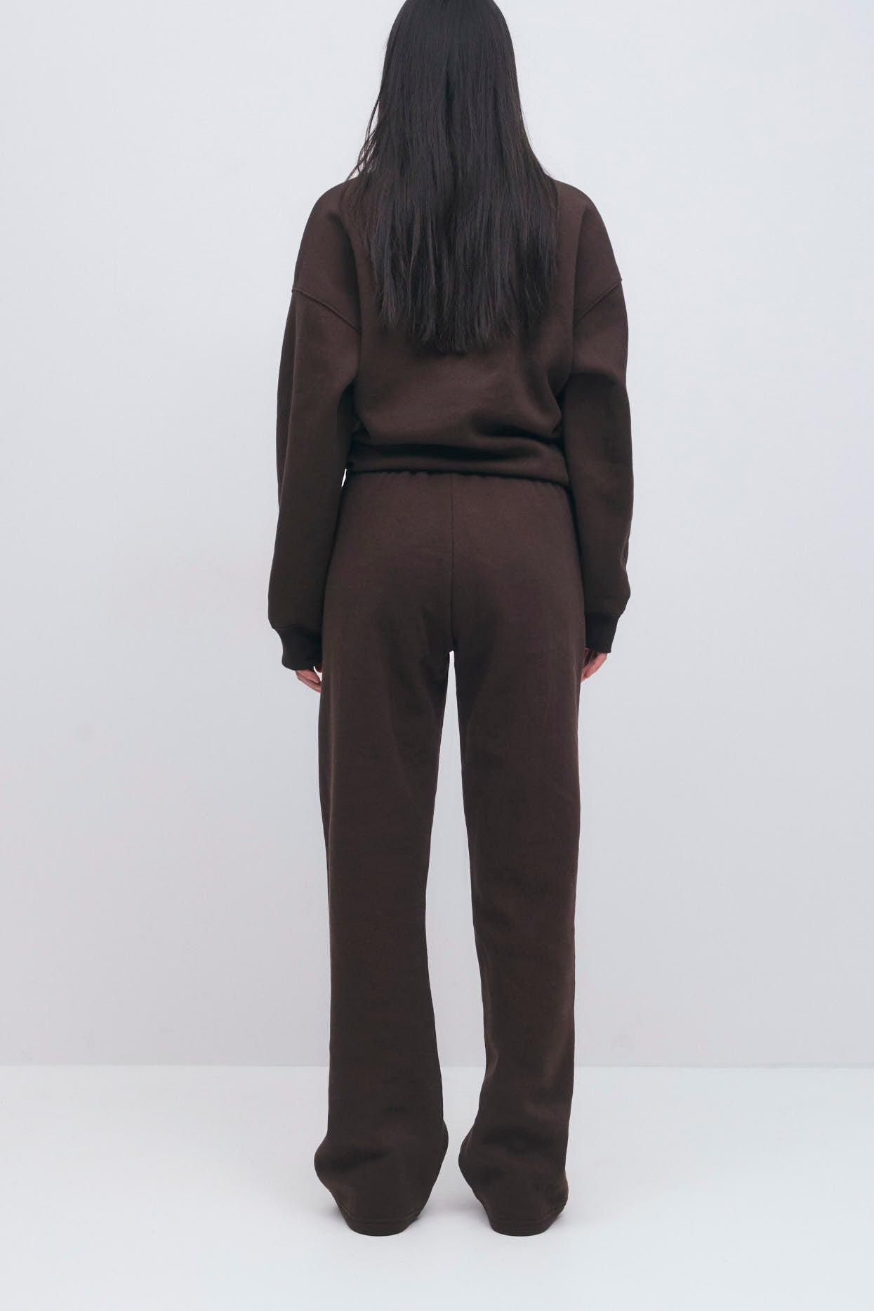 Gina Tricot / Basic straight sweatpants / Black Coffee
