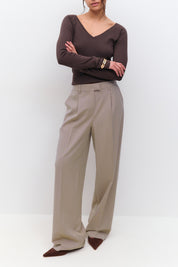 Gina Tricot / Mid wide pleated trousers / Dk beige (7046)