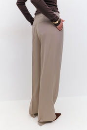 Gina Tricot / Mid wide pleated trousers / Dk beige (7046)