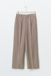 Gina Tricot / Mid wide pleated trousers / Dk beige (7046)