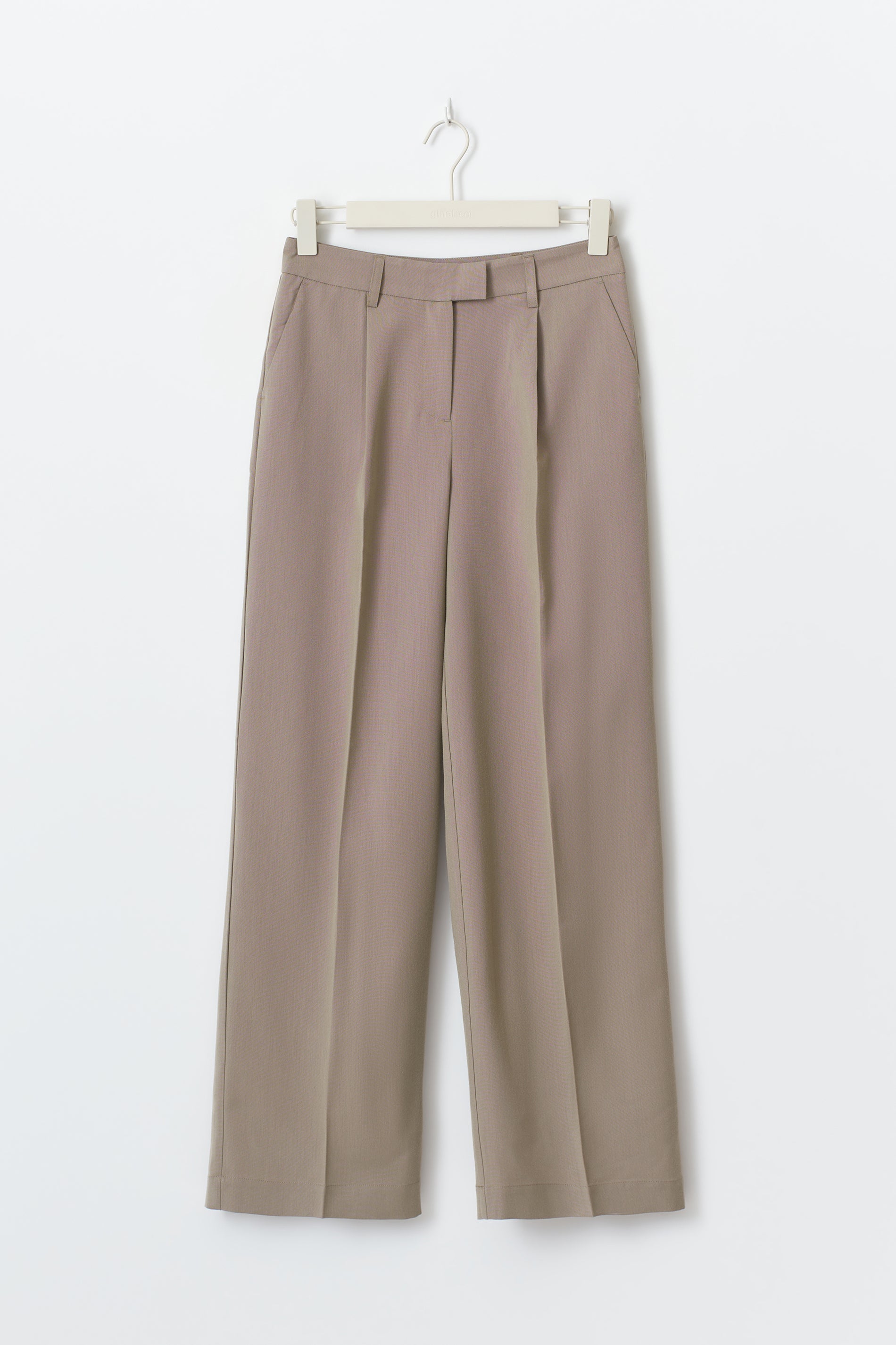 Gina Tricot / Mid wide pleated trousers / Dk beige (7046)