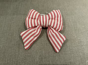 Gepolsterte Schleife aus Baumwolle mit schmalen Streifen 14x15cm: Rosso