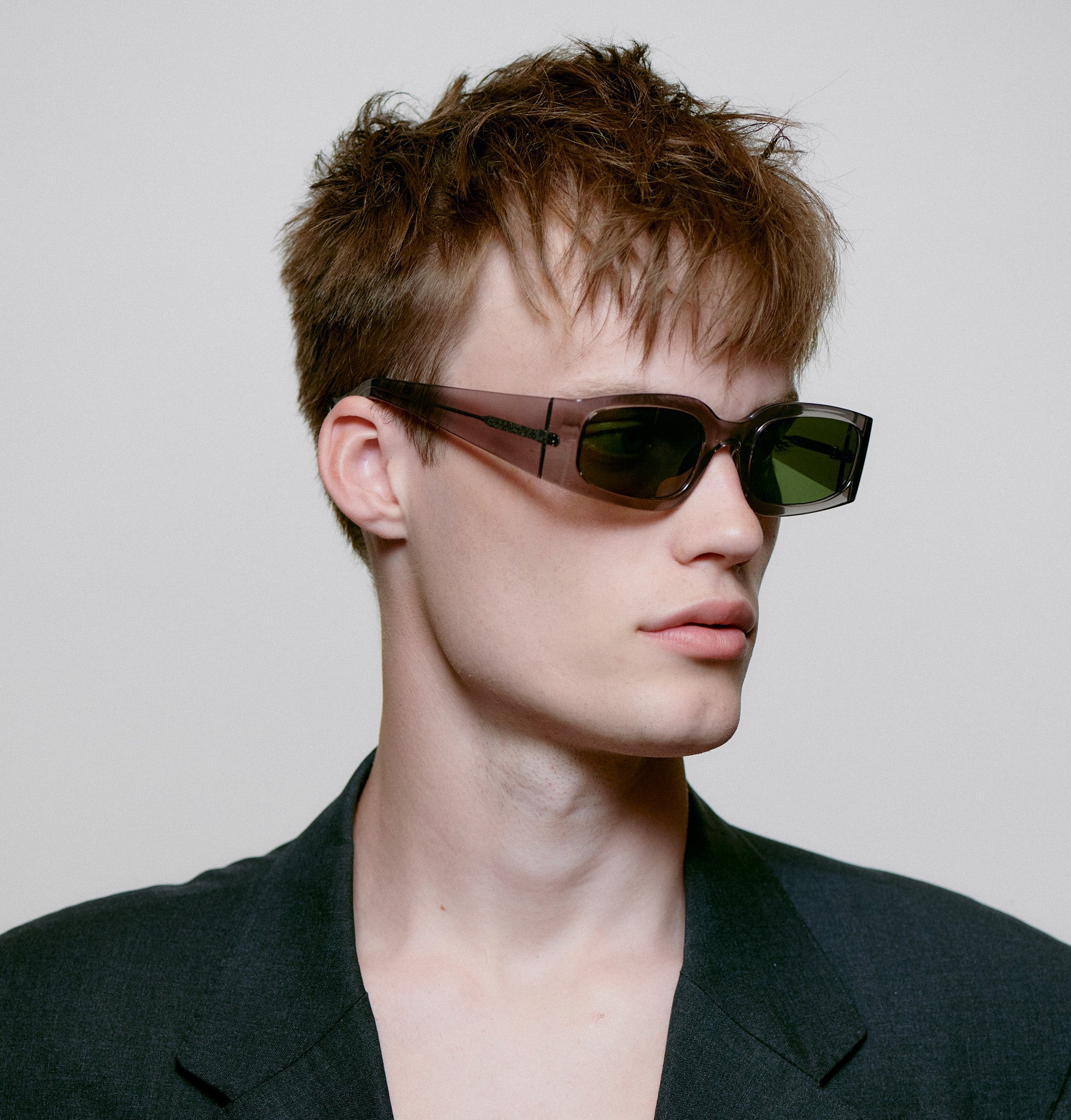 A-KJAERBEDE_ALEX_KL2410_GREY_TRANSPARENT_SIDE_MAN-3