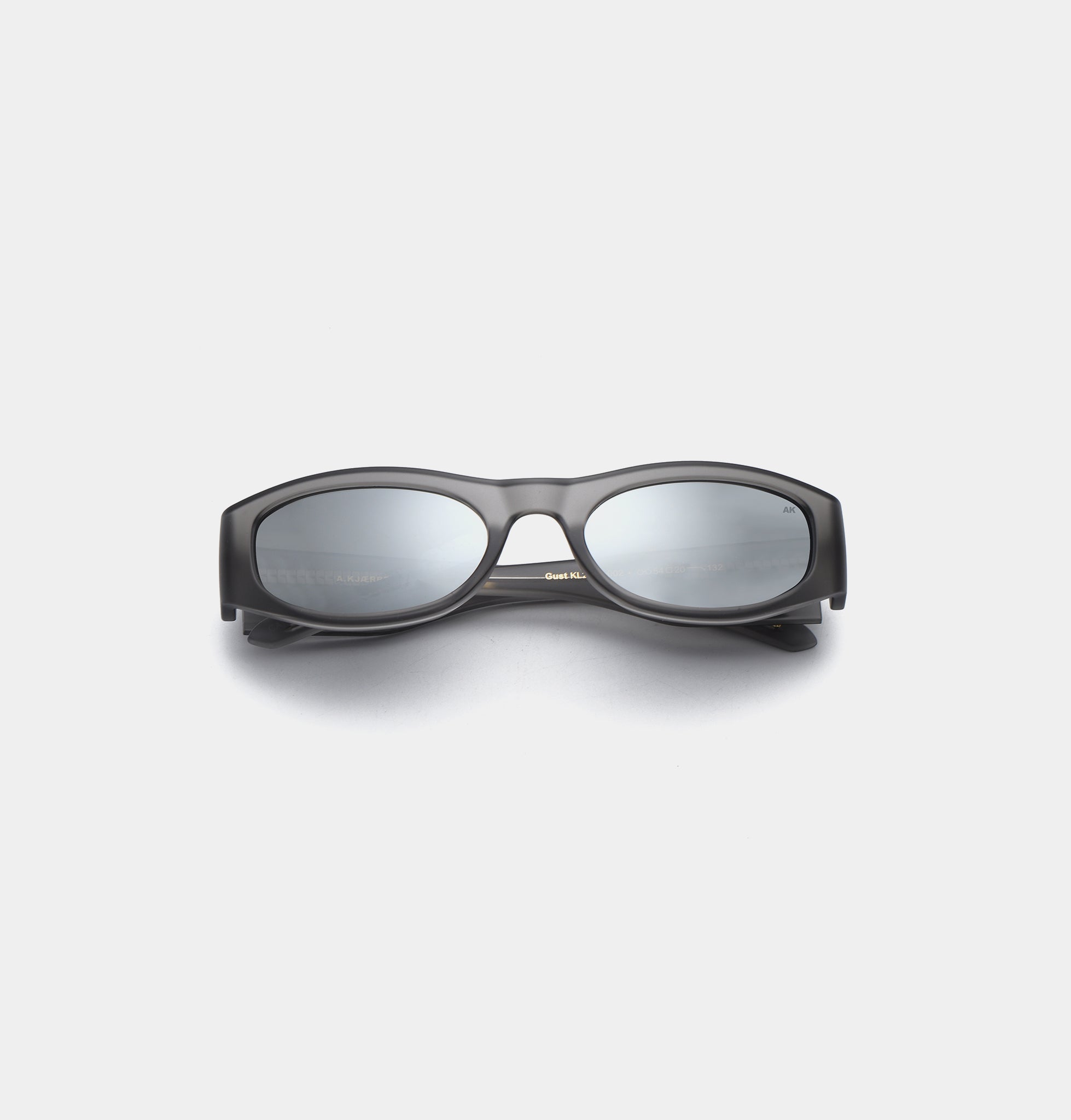 A-KJAERBEDE_GUST_KL2405_MATT-GREY-TRANSPARENT_FLAT-3
