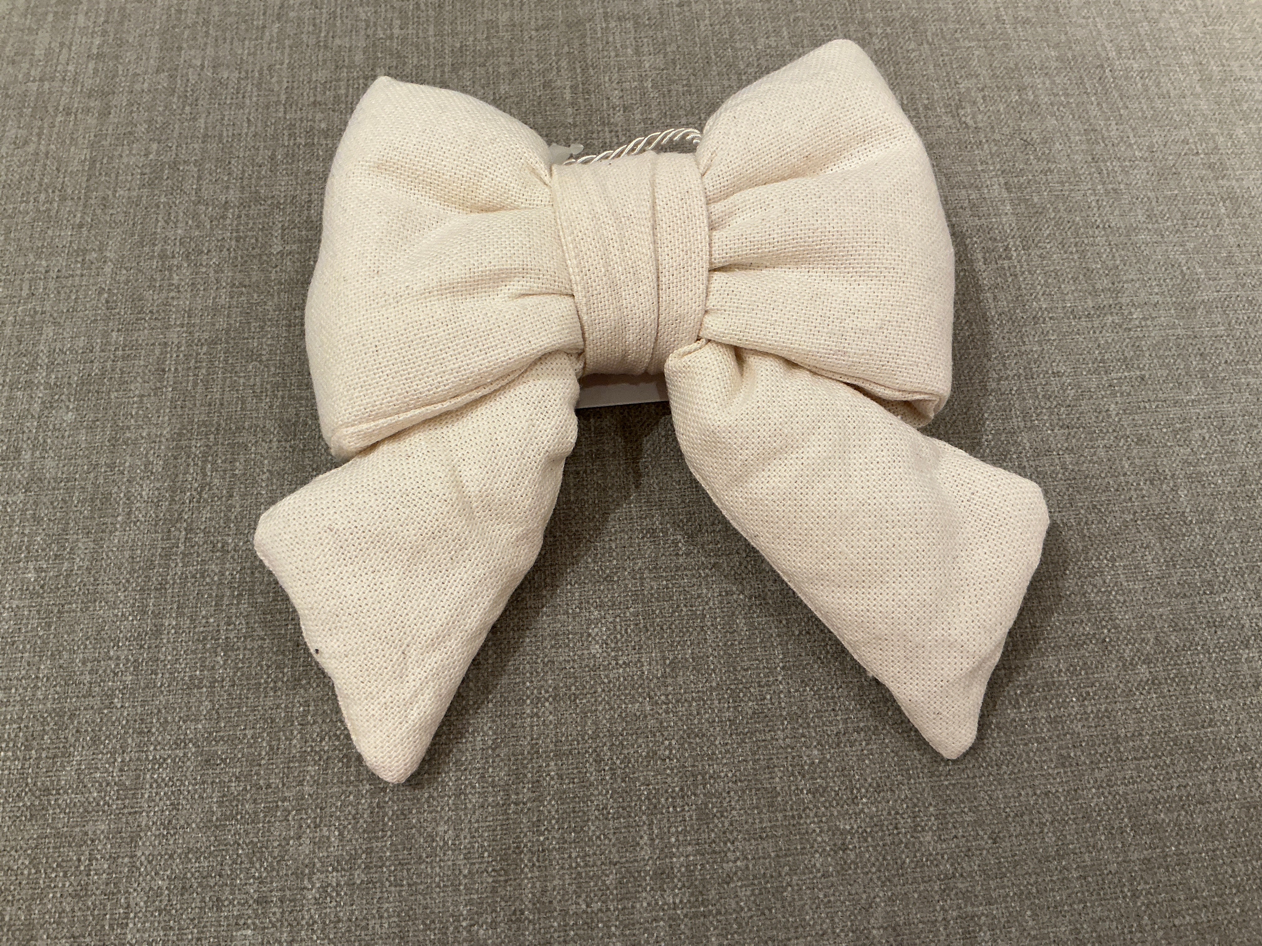 Gepolsterte Schleife aus Baumwolle 14x15cm: Sahnecreme