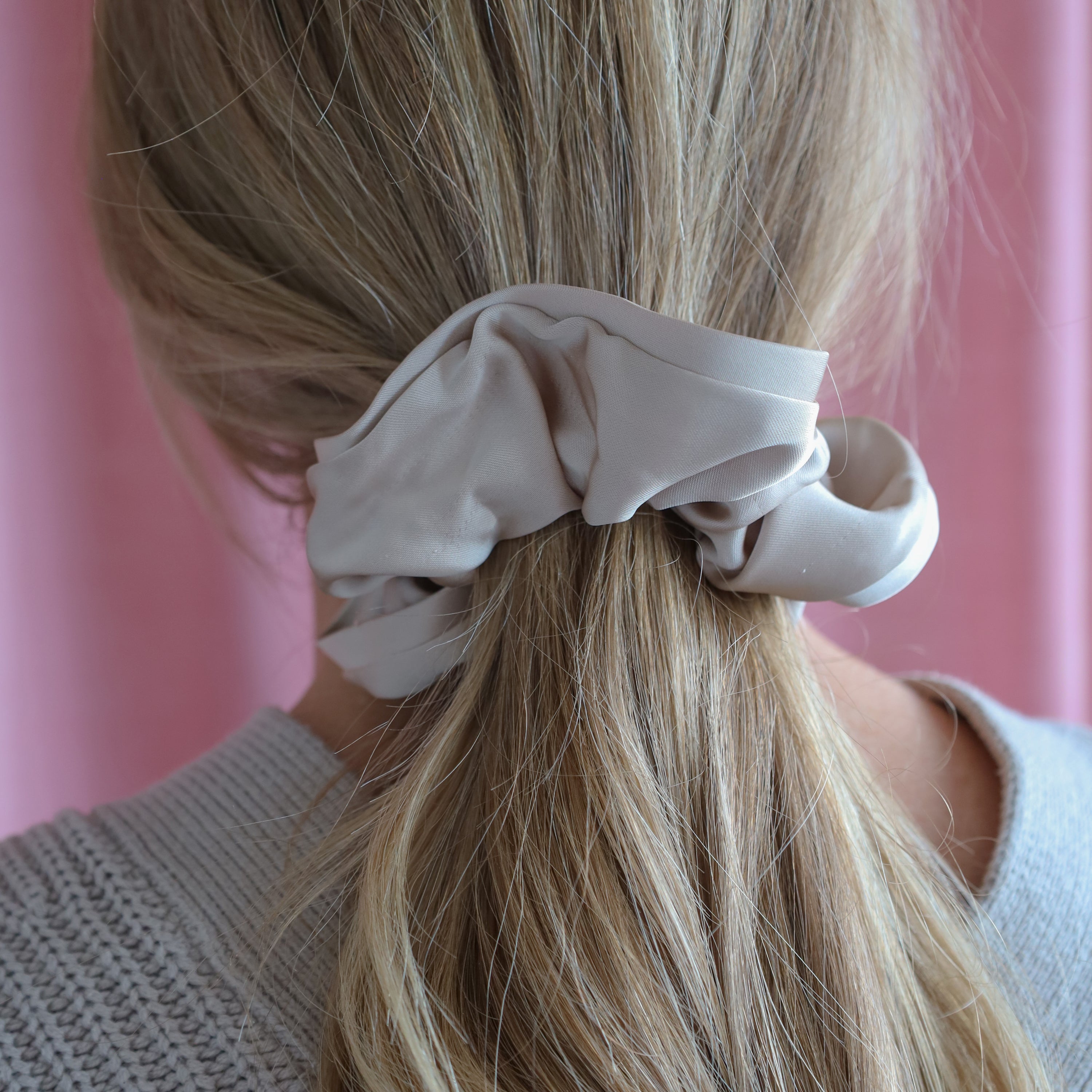 Anemone-Scrunchie-Beige-2