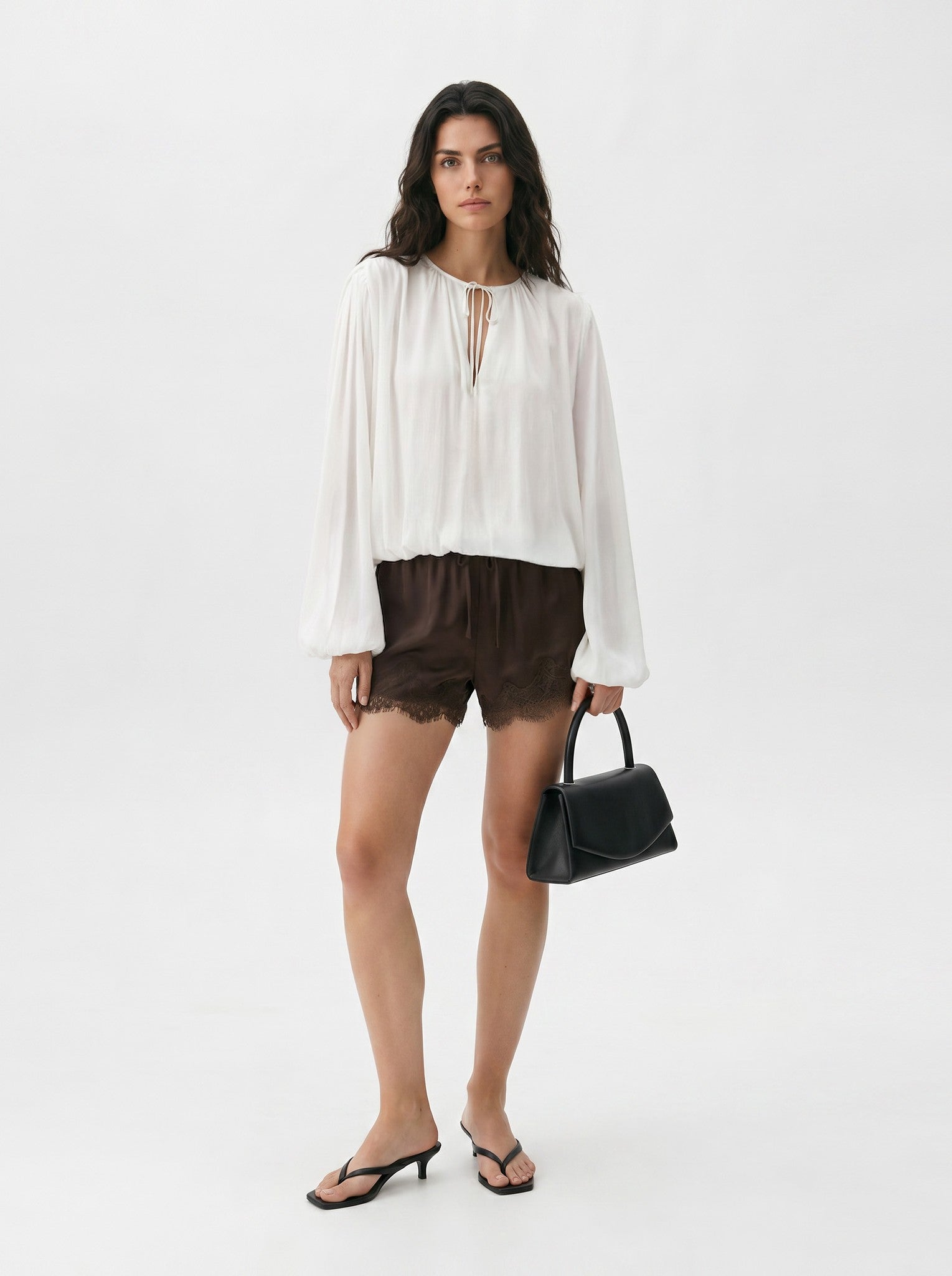 Gina Tricot / Satin lace shorts / Dark brown (7180)