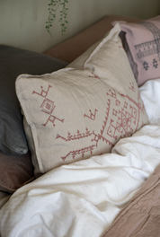 Ib Laursen / Kissenbezug natur m/faded rose Stickerei