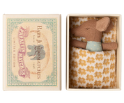 Maileg / Schläfrige Babymaus in Matchbox - Blue