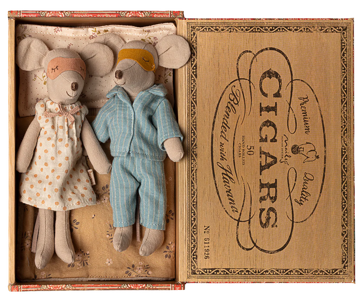 Maileg / Mama & Papa Maus in Zigarrenschachtel