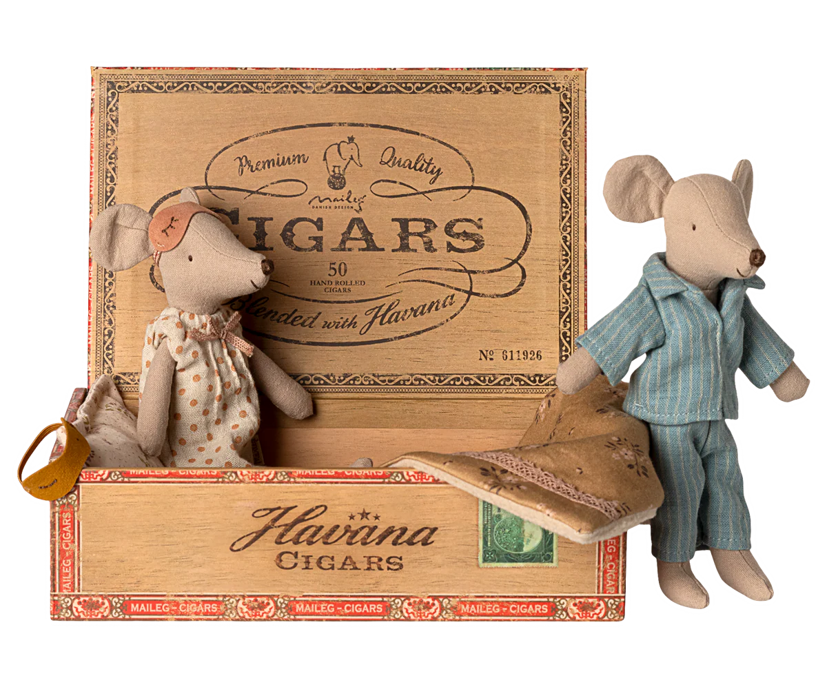 Maileg / Mama & Papa Maus in Zigarrenschachtel