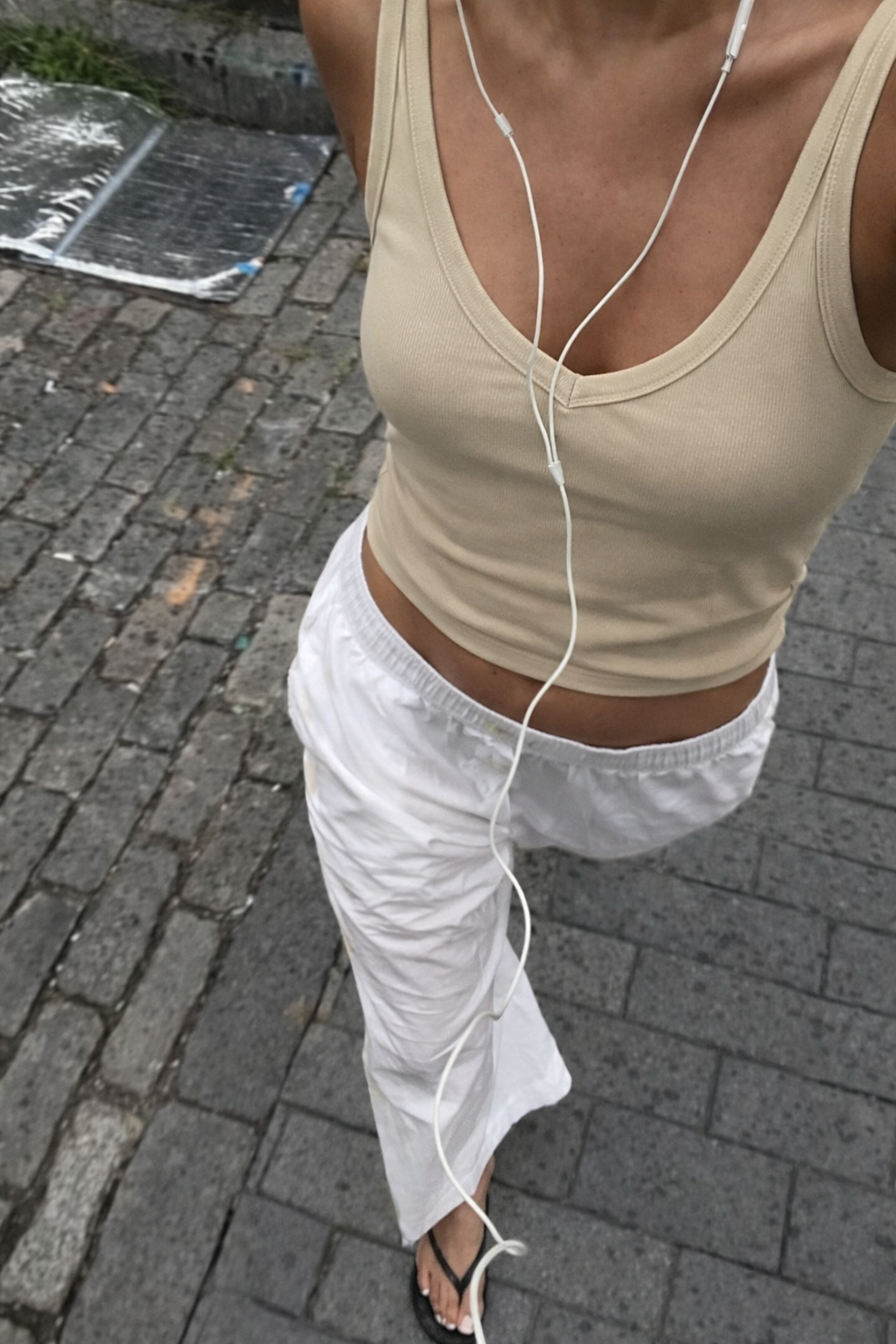 Gina Tricot / Tight v-neck rib tank / Feather gray