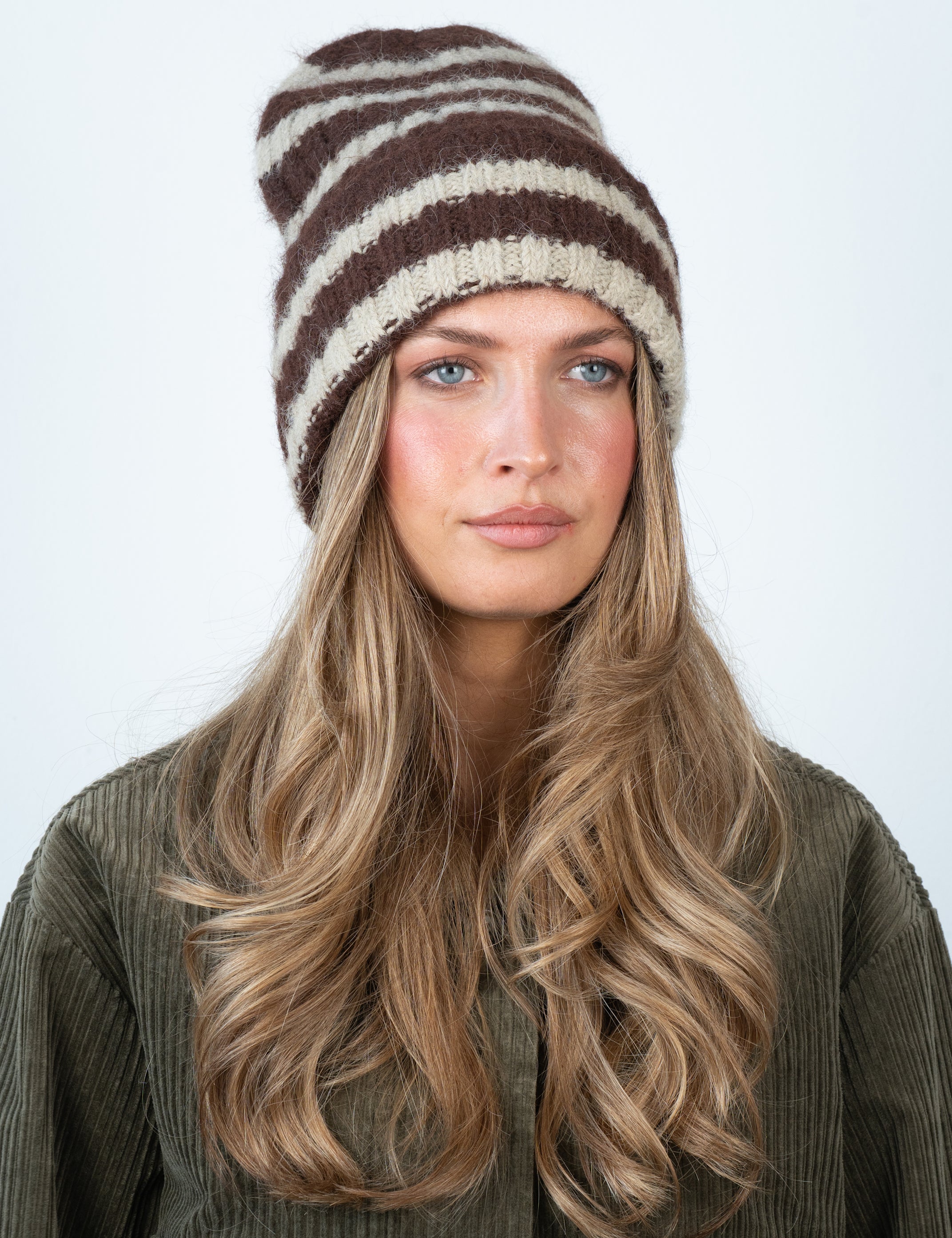 Clara_Beanie_Brown_--_Beige_2.jpg