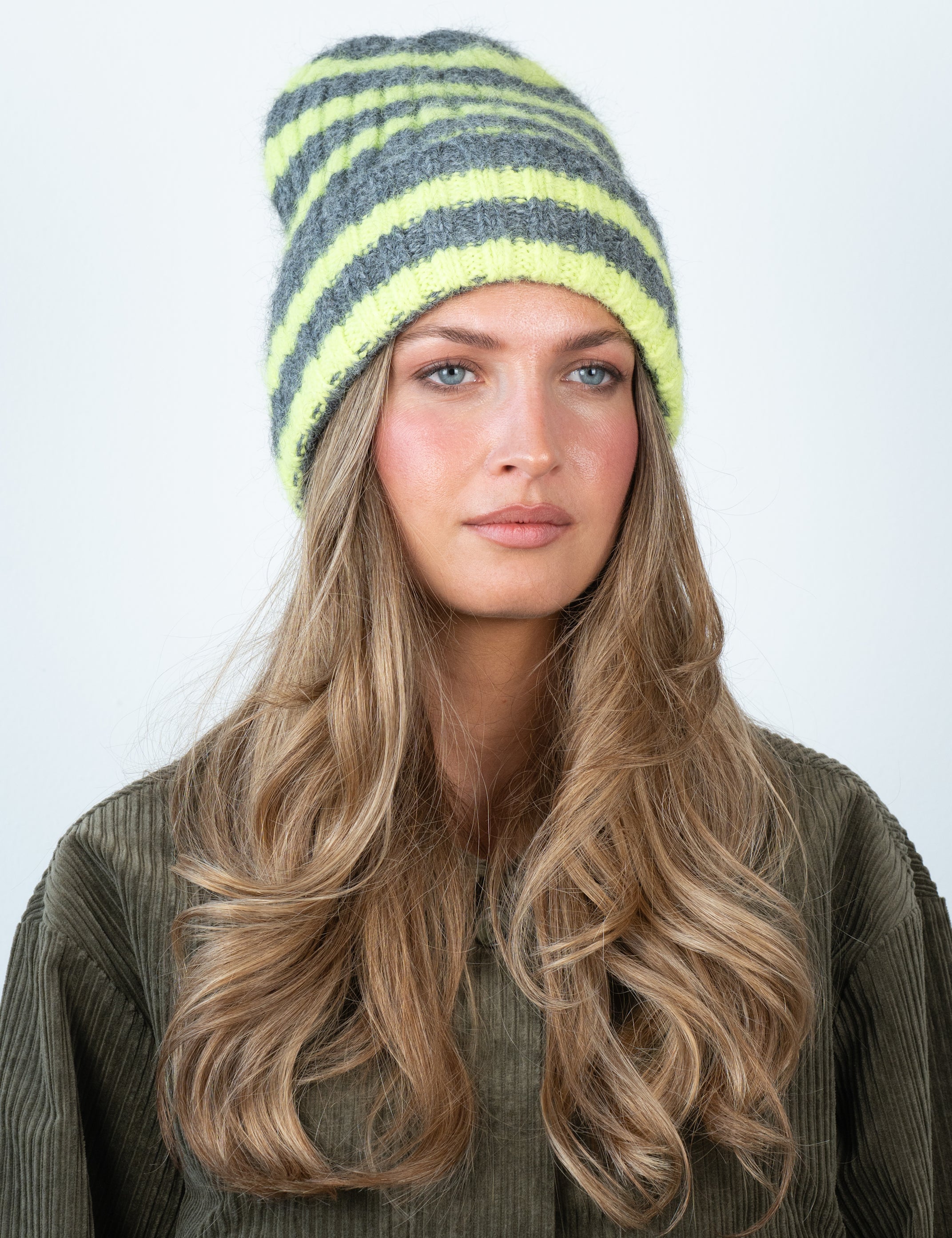 Clara_Beanie_Grey_--_Lime_2.jpg