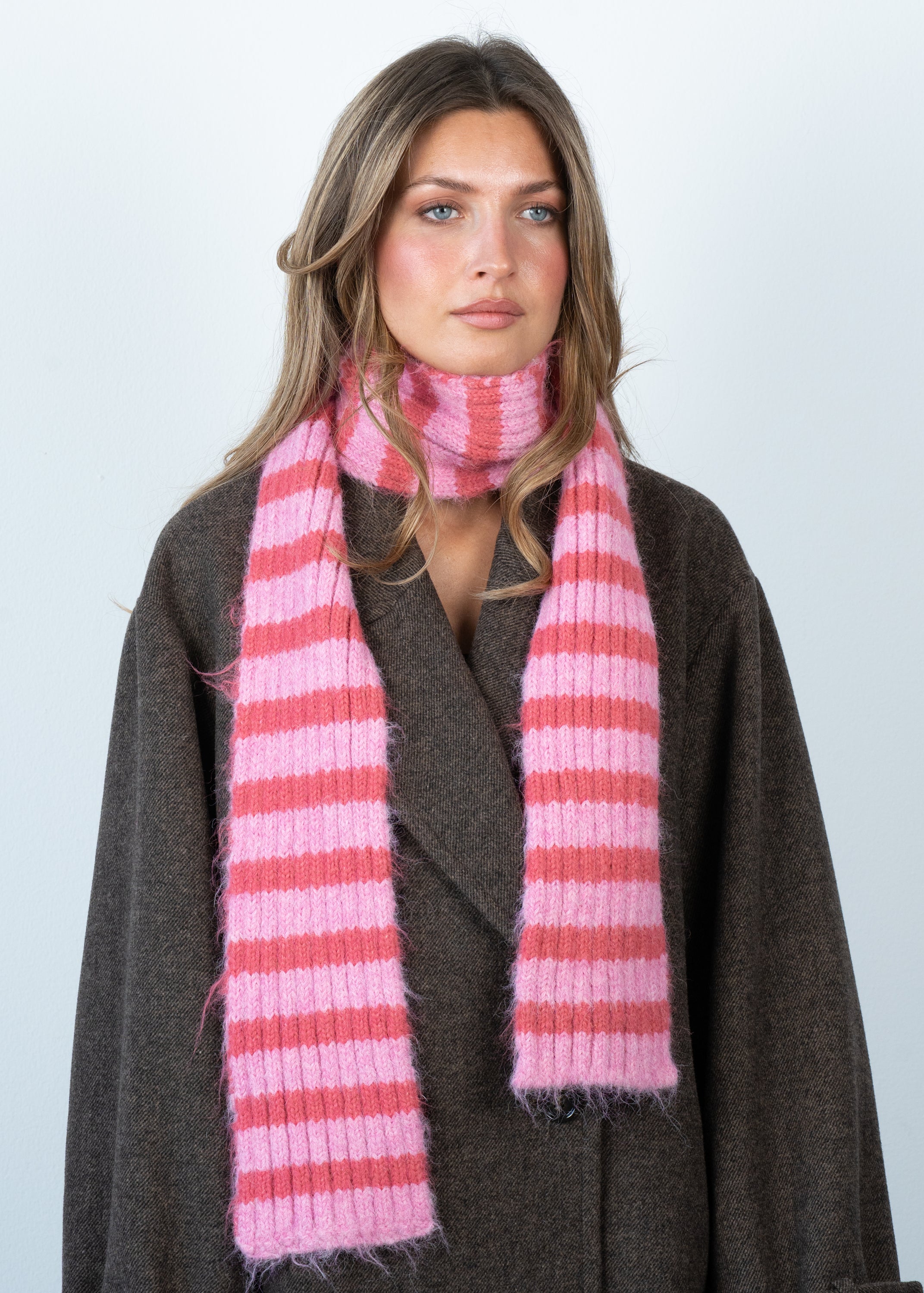 Sui Ava / Clara Slim Scarf / Raspberry // Pink