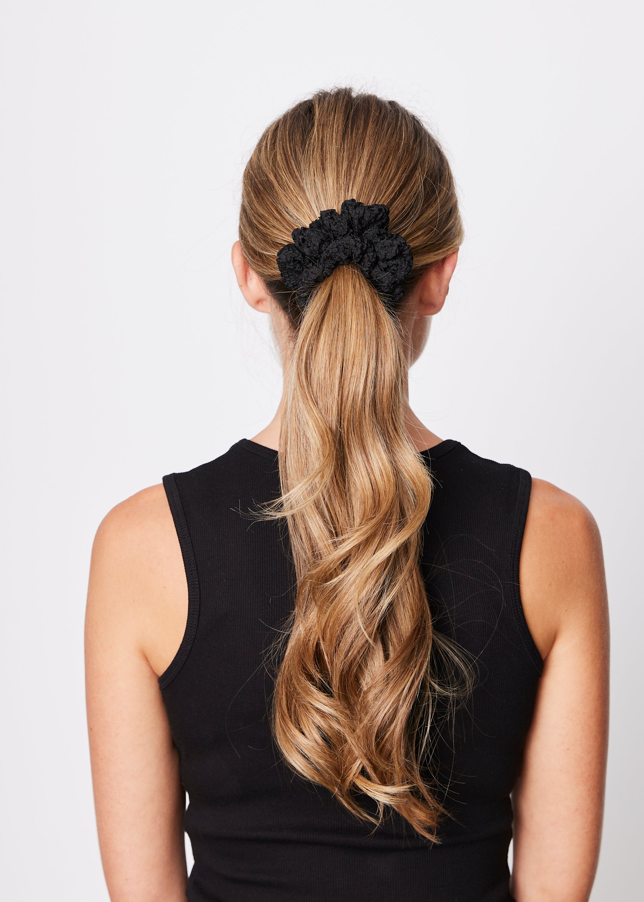 Sui Ava / Cringle Ribbon Scrunchie / Black