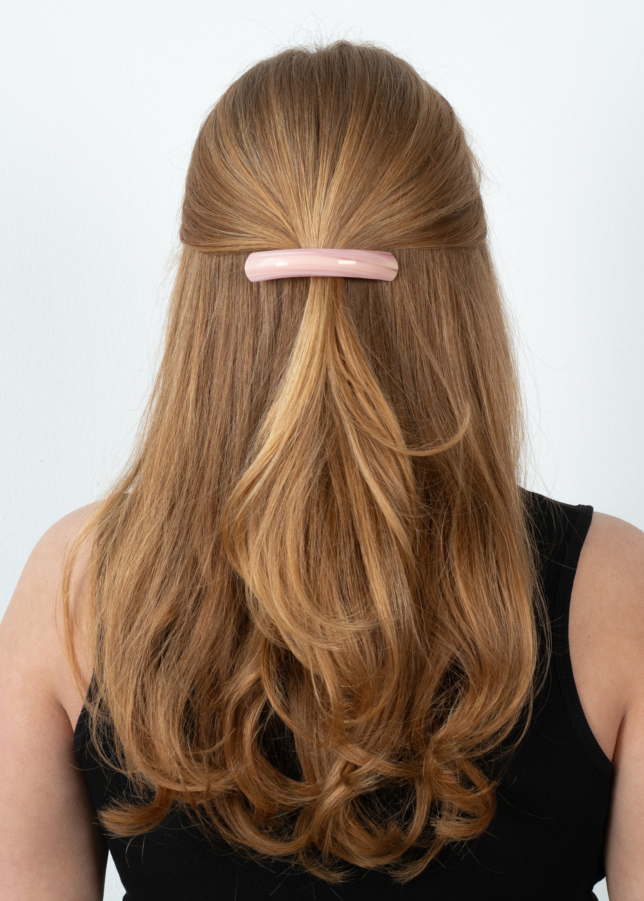 Sui Ava / Curved Chérie Clip / Light Pink
