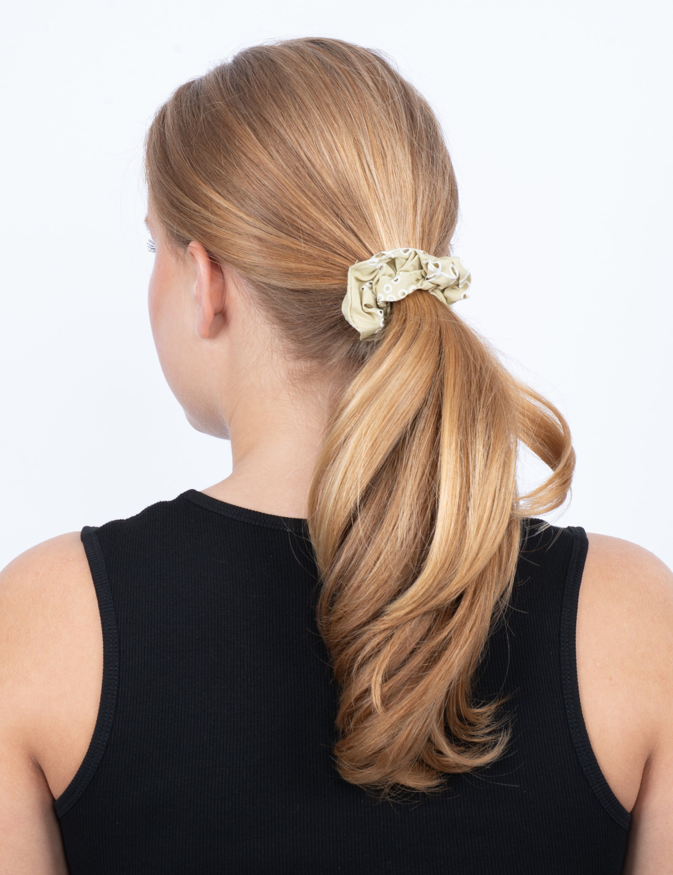 Floral_Broderie_Scrunchie_Pistachio_2.jpg