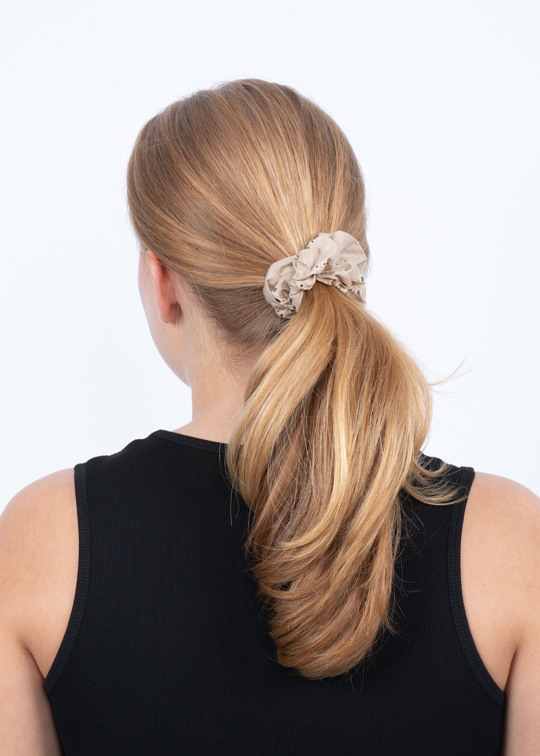 Sui Ava / Floral Broderie Scrunchie / Salted Caramel