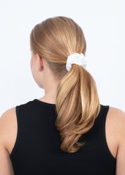 Sui Ava / Floral Broderie Scrunchie / Soft White