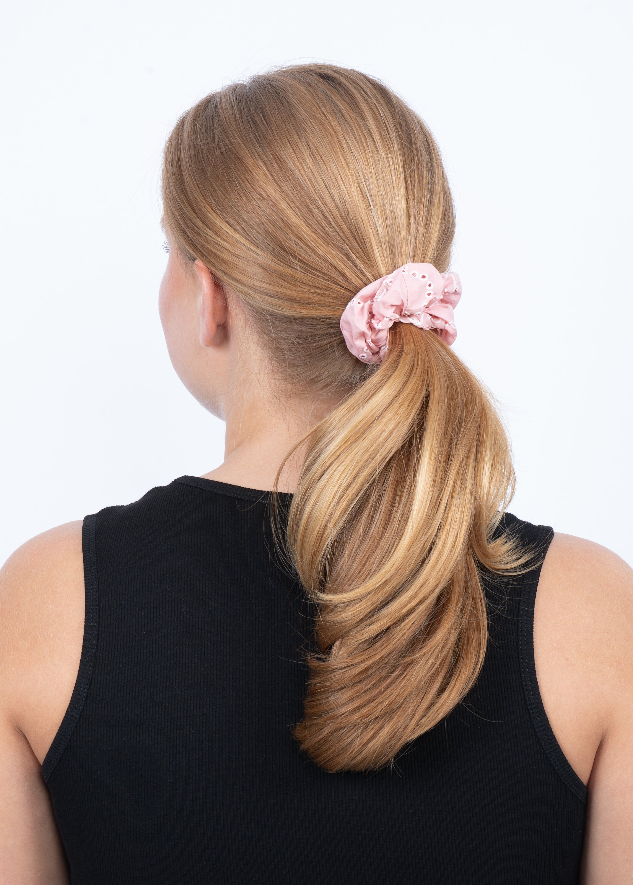 Sui Ava / Floral Broderie Scrunchie / Strawberry
