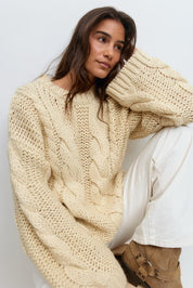 Gina Tricot / Knitted cable sweater / Almond milk