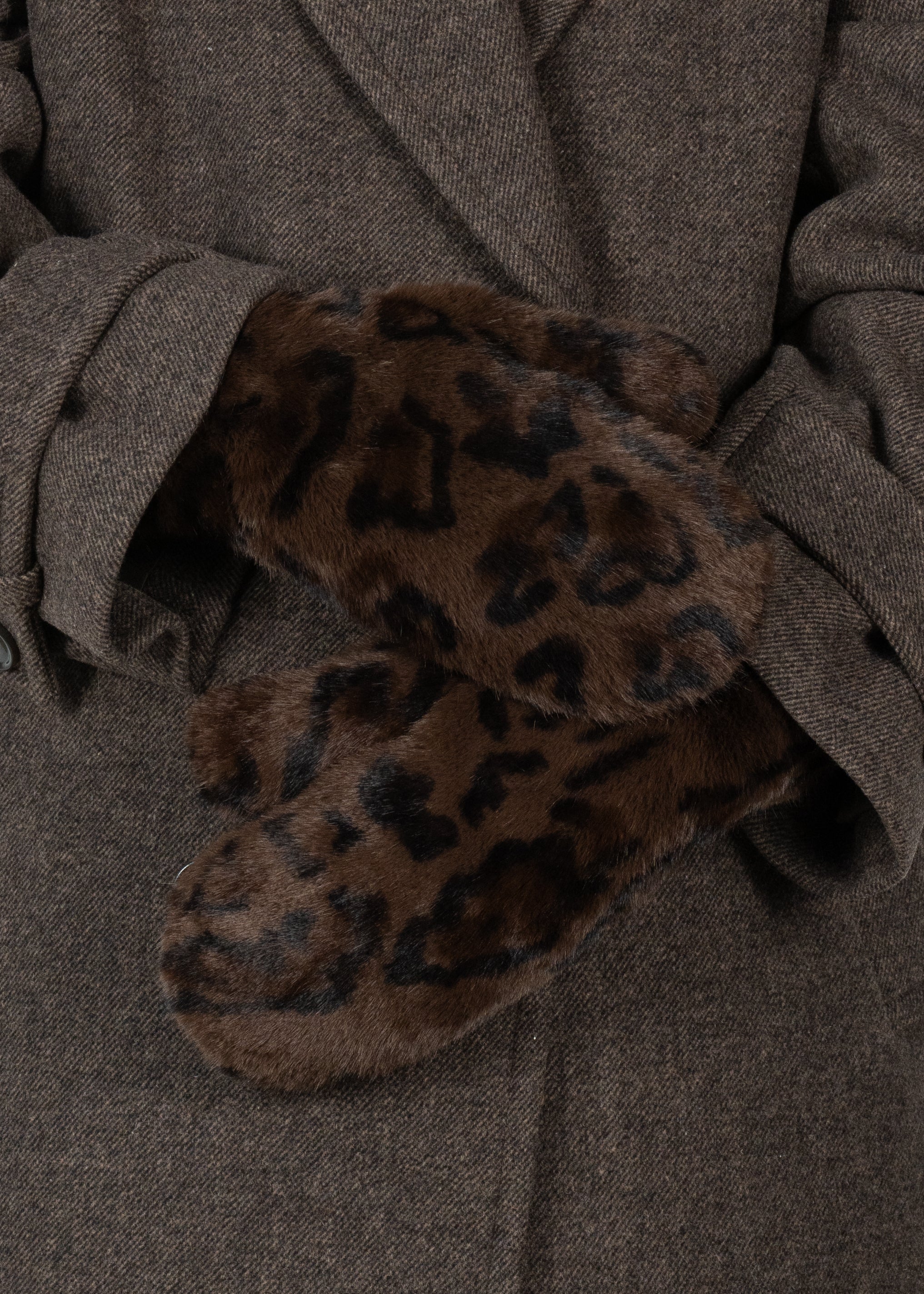 Sui Ava / Furry Mittens / Leo