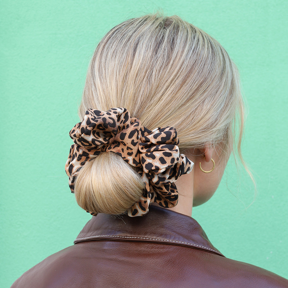 Isabella-Scrunchie-Leo-2
