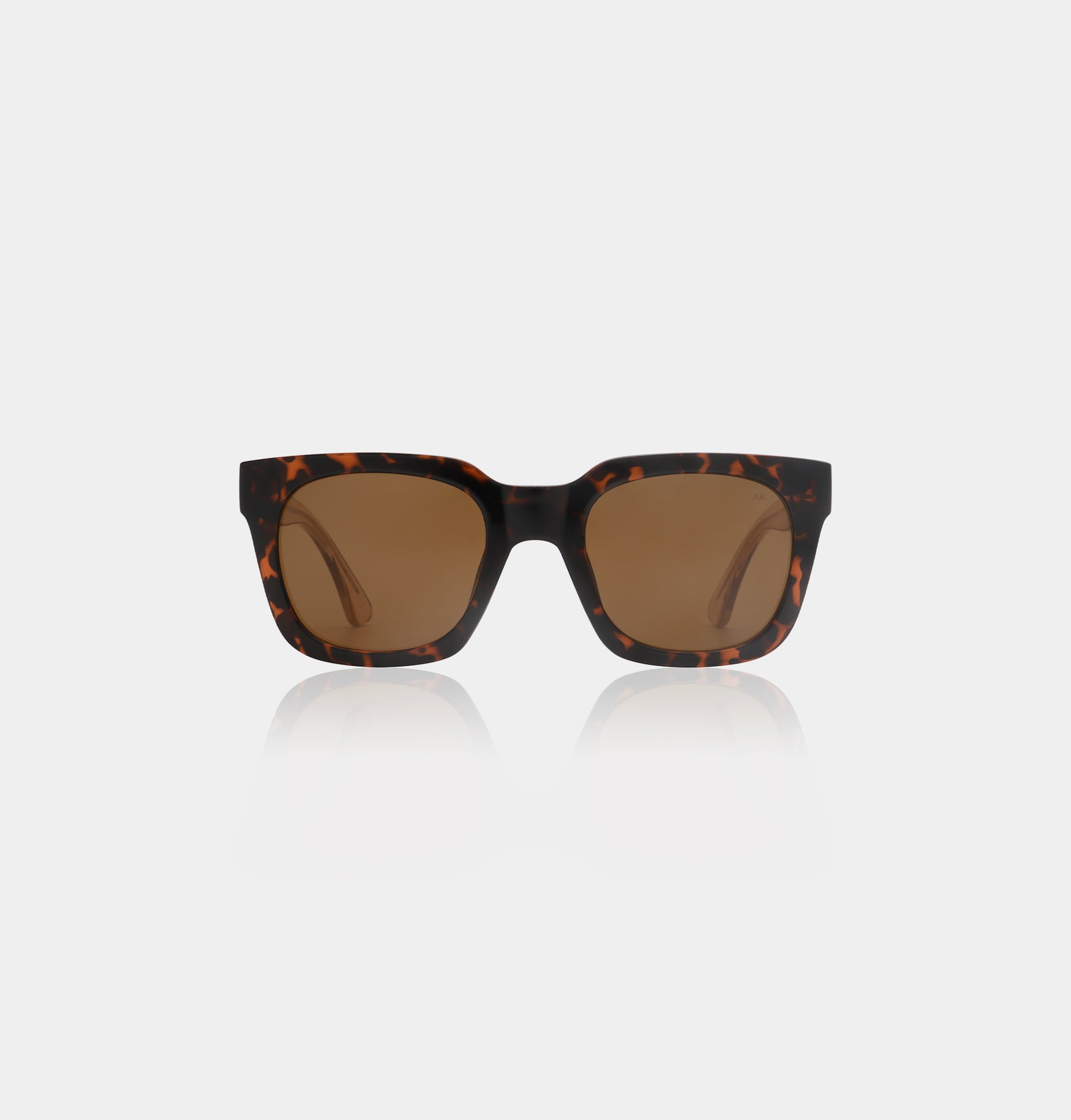 Nancy-Demi-TortoiseXgHrRCXmrbvan