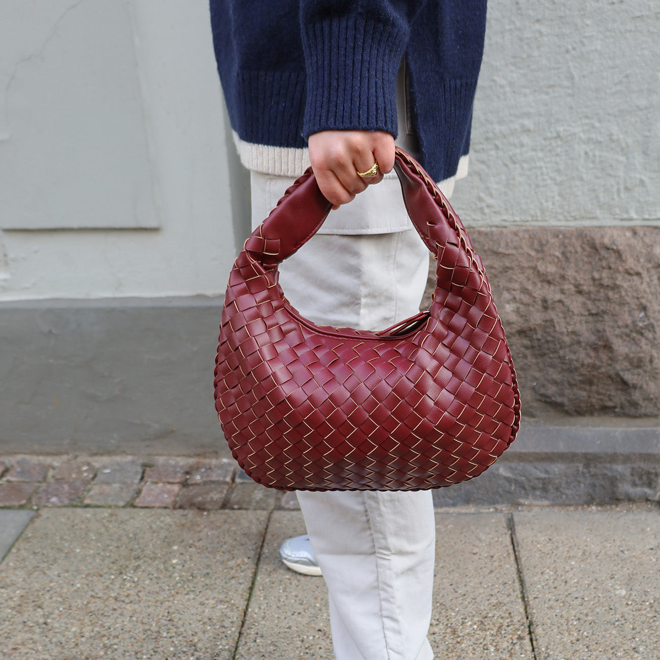 Rosa-Taske-Bordeaux-29FNKheHmFRvtC