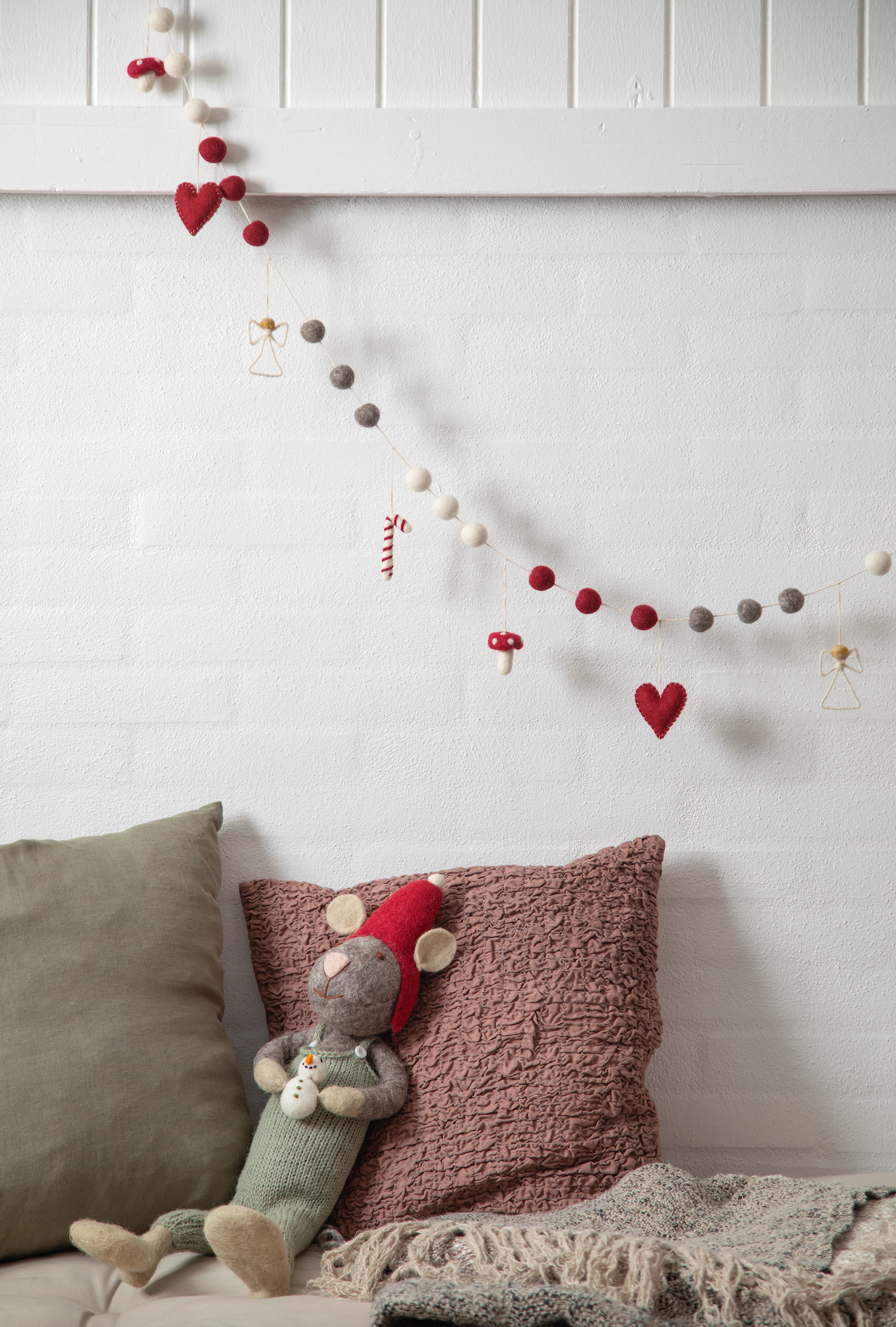 Gry & Sif / Christmas Garland w/Ornaments