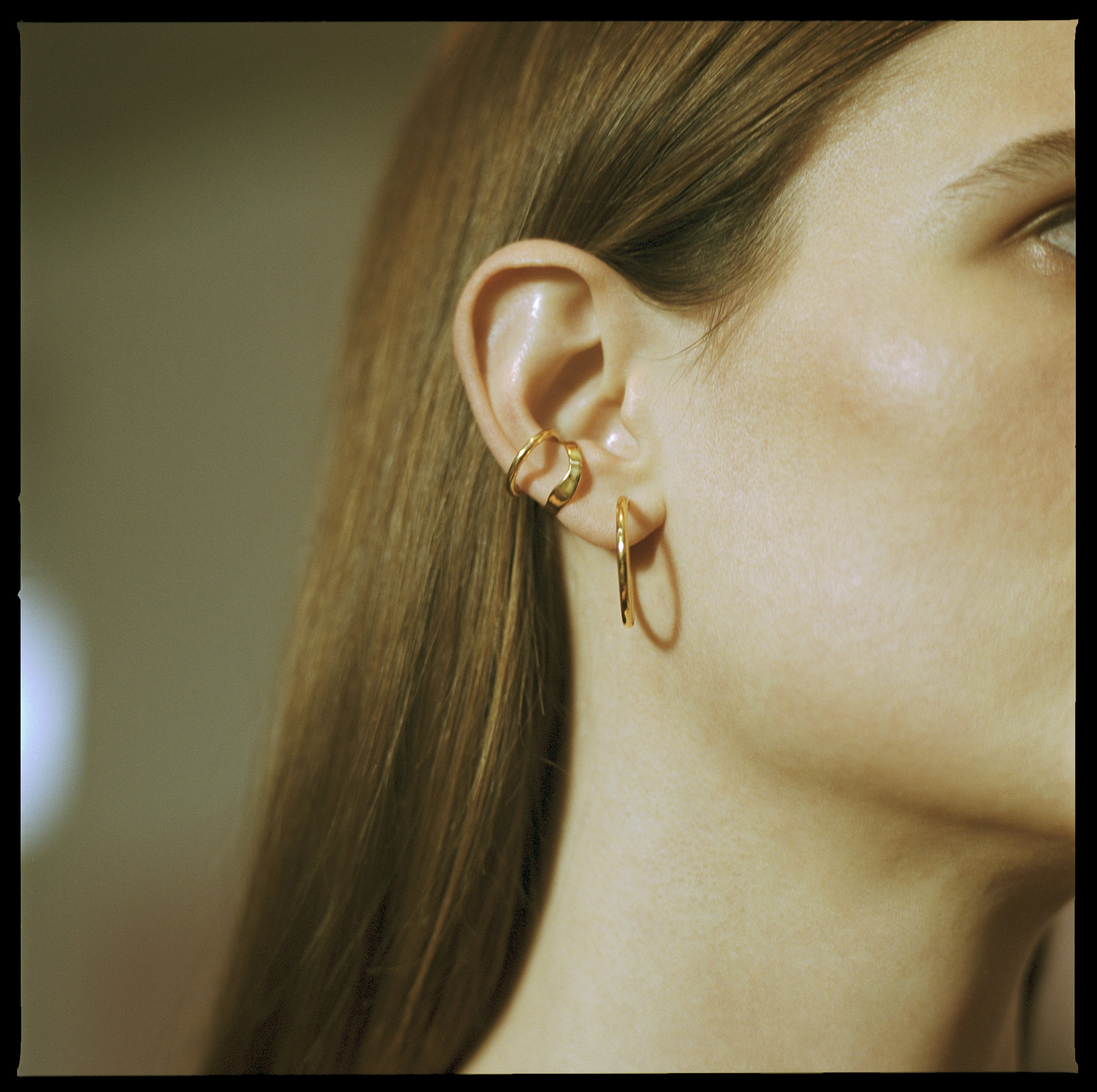 Senorita_Hoop_Gold_Ripples_Ear-Cuff_Gold