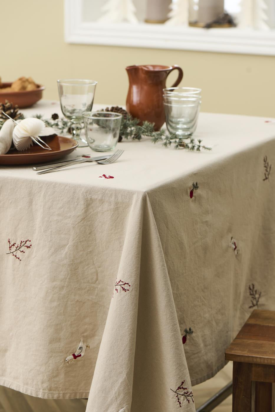 Ib Laursen / Tischdecke Tradition quadratisch m/aufgestickten Weihnachtsmotiven leinenfarbig