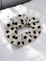 BYREN / Gepunktetes braunes Scrunchie
