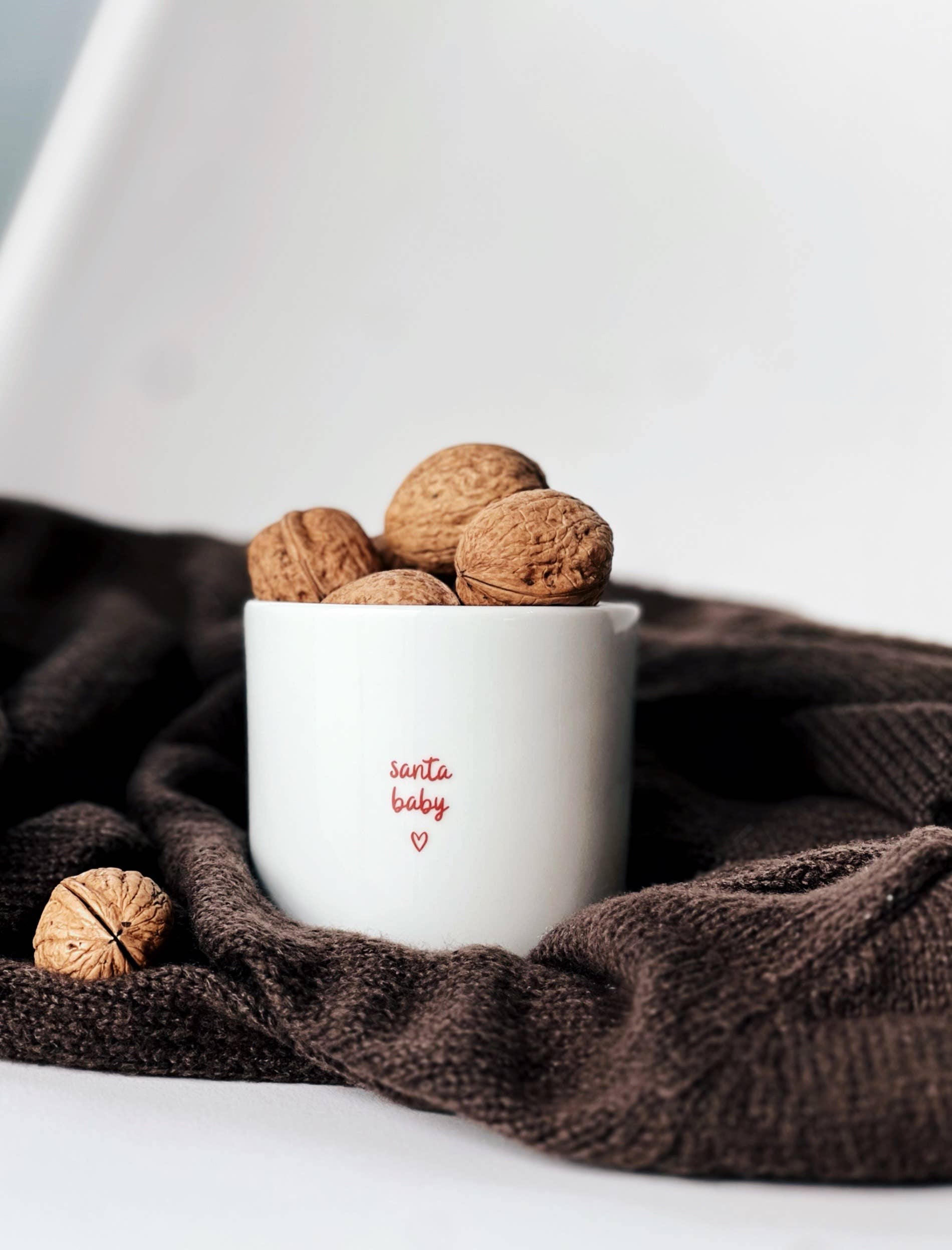 Becher Tasse X-Mas rot - Santa Baby - Mistletoe - Christmas: Love peace lametta