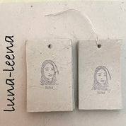 Flacher Dackel Schlüsselanhänger in Braun – Taschenanhänger aus Filz – handgefertigt