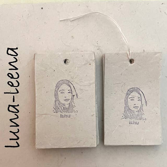 Flacher Dackel Schlüsselanhänger in Braun – Taschenanhänger aus Filz – handgefertigt