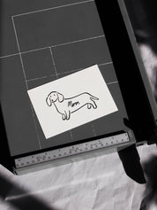 Postkarte Dackel 'Mom' (Risographie) | Muttertag