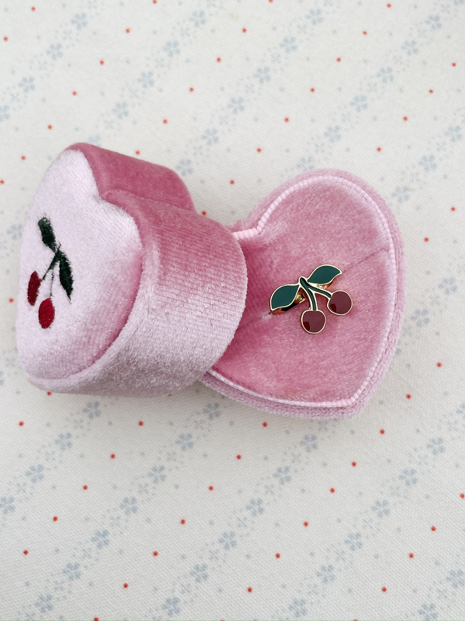 Konges Sløjd / LOVE RINGS / CHERRY